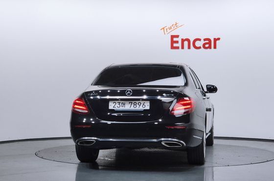 Mercedes-Benz E-Class E300 4MATIC Exclusive — пробег 127 650 км — фото 4 из 5
