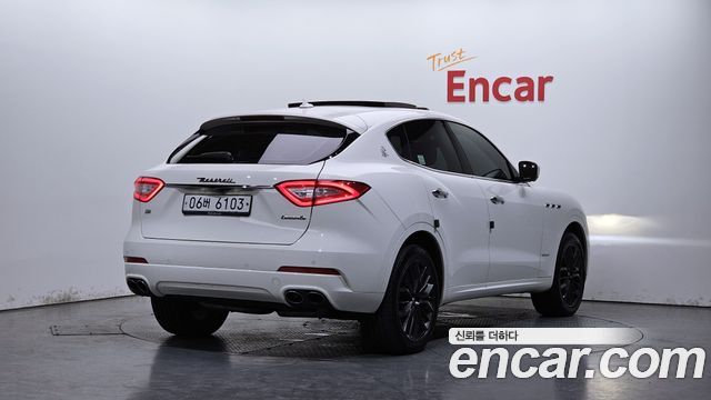 Maserati Levante из Кореи Encar