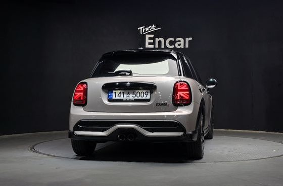 Mini Cooper 5Door Classic Launch Pack Third Generation — пробег 23 584 км — фото 4 из 5
