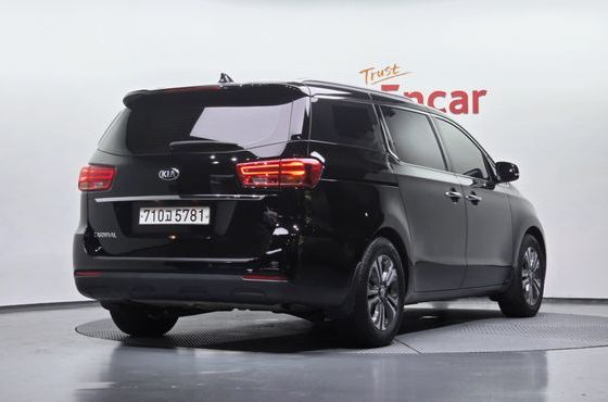 Kia Carnival Gasoline 11-Seater Prestige — пробег 105 429 км — фото 2 из 5