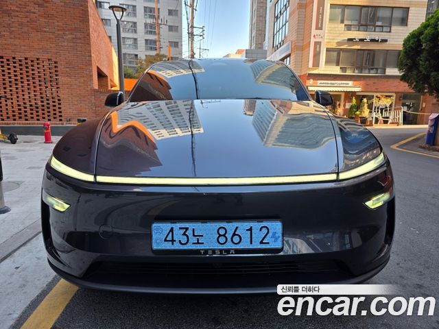 Tesla Model Y Premium RWD — пробег 756 км — фото 1 из 5