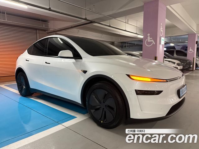 Tesla Model Y Premium RWD — пробег 1 210 км — фото 3 из 5