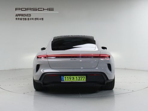 Porsche Taycan Turbo — пробег 10 400 км — фото 4 из 5
