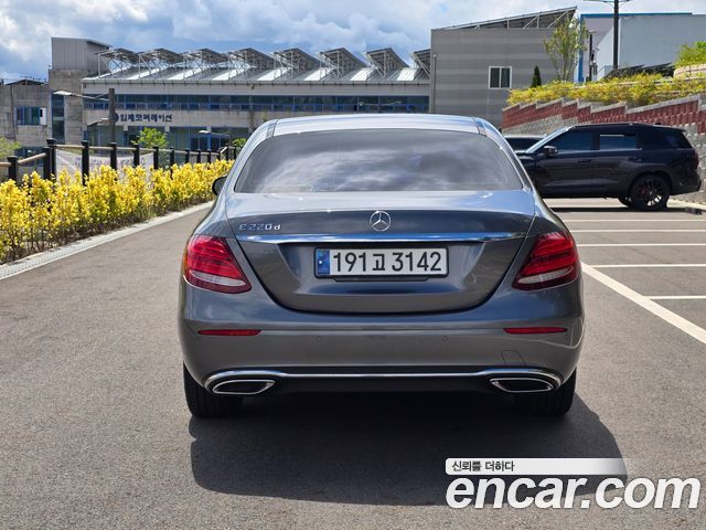 Mercedes-Benz E-Class из Кореи Encar
