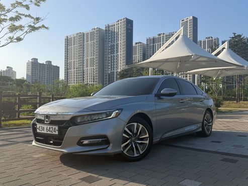 Honda Accord 2.0 Hybrid Touring — пробег 70 800 км — фото 1 из 5