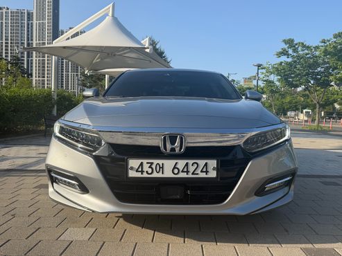 Honda Accord 2.0 Hybrid Touring — пробег 70 800 км — фото 3 из 5