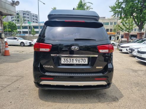 Kia Carnival 9-seater Hi-Limousine Prestige — пробег 218 000 км — фото 4 из 5