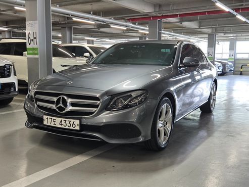 Mercedes-Benz E-Class E220d Avantgarde — пробег 69 068 км — фото 3 из 5