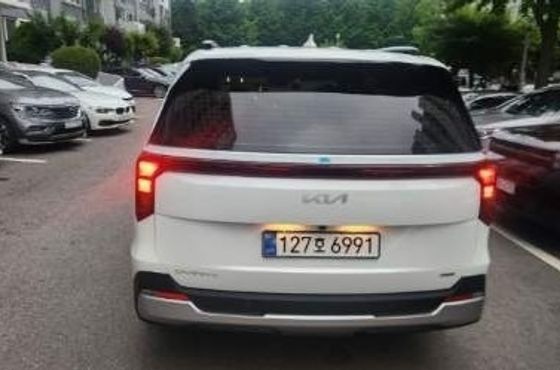 Kia Carnival HEV 9 seater Prestige — пробег 1 100 км — фото 2 из 5
