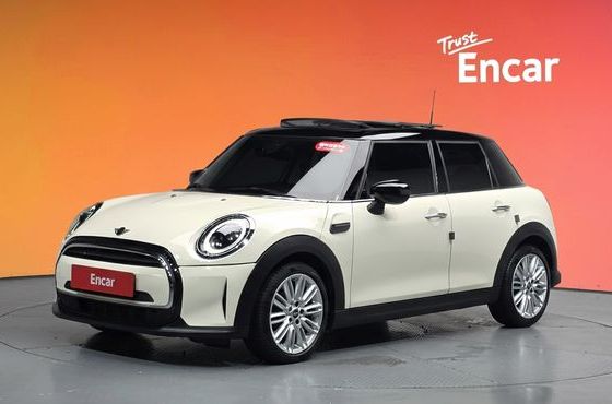 Mini Cooper 5-Door Classic Plus 3rd — пробег 54 493 км — фото 1 из 5