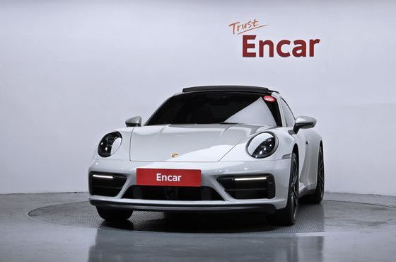 Porsche 911 Carrera GTS — пробег 11 776 км — фото 3 из 5