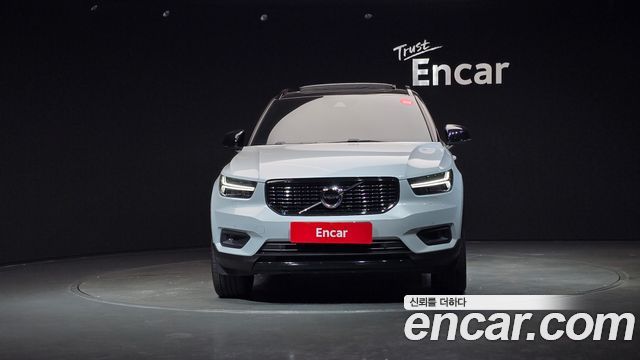 Volvo XC40 B4 R-Design — пробег 120 685 км — фото 3 из 5