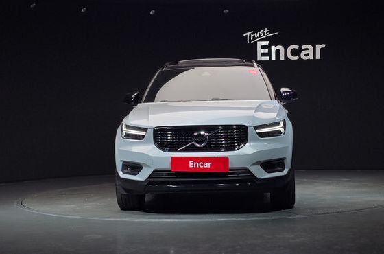 Volvo XC40 B4 R-Design — пробег 120 685 км — фото 3 из 5