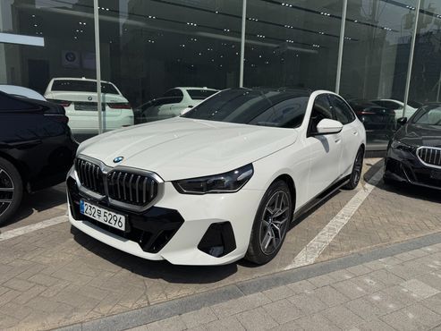 BMW 5-Series 520i M Sport — пробег 1 000 км — фото 2 из 5