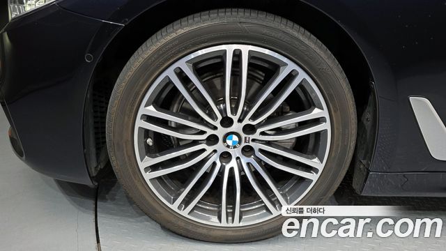 BMW 5-Series 520d xDrive M Sport Package Plus — пробег 45 279 км — фото 5 из 5