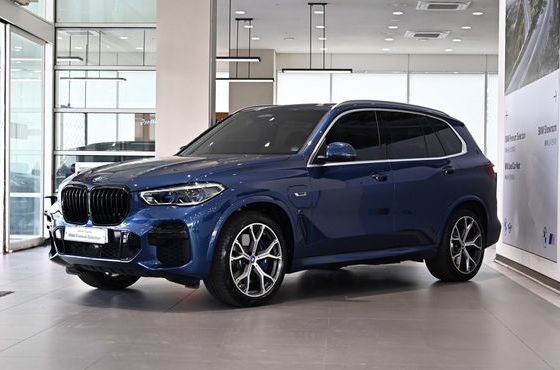 BMW X5 xDrive 45e M Sport — пробег 52 968 км — фото 1 из 5
