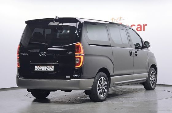 Hyundai Starex 4WD Urban 9-Seater Exclusive — пробег 124 445 км — фото 2 из 5