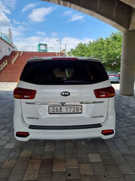Kia Carnival 7-Seater Limousine VIP — пробег 60 963 км — фото 4 из 5