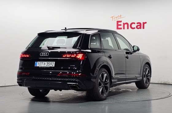 Audi Q7 55 TFSI Quattro Premium — пробег 21 км — фото 2 из 5