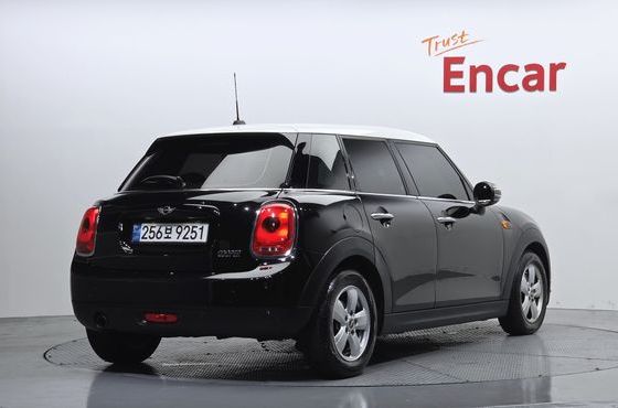 Mini Cooper 5Door Standard 3rd — пробег 56 231 км — фото 2 из 5