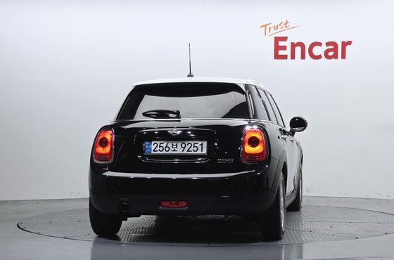 Mini Cooper 5Door Standard 3rd — пробег 56 231 км — фото 4 из 5