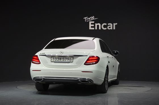 Mercedes-Benz E-Class E300 Avantgarde — пробег 119 331 км — фото 4 из 5