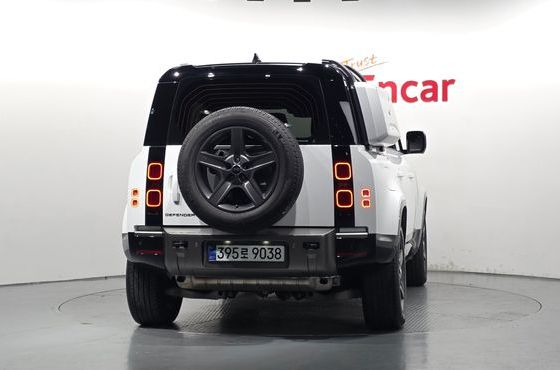 Land Rover Defender 110 P300 X-Dynamic SE — пробег 17 972 км — фото 4 из 5
