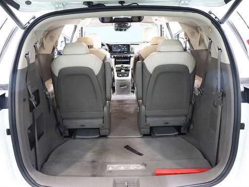 Kia Carnival 9-Seater Hi-Limousine Signature — пробег 131 246 км — фото 5 из 5