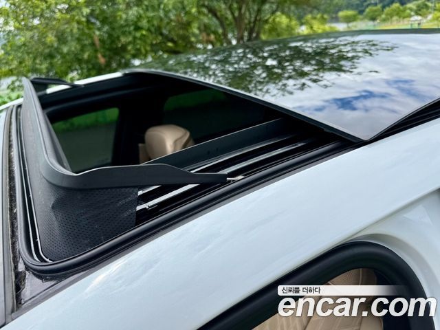 Cadillac Lyriq Sport — пробег 8 171 км — фото 5 из 5