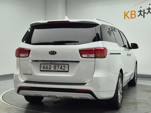 Kia Carnival 9-seater Prestige — пробег 117 626 км — фото 4 из 5