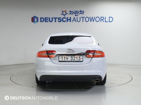 Jaguar XF 2.2D Luxury X250 — пробег 86 180 км — фото 4 из 5
