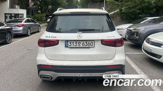 Mercedes-Benz GLB-Class GLB250 4MATIC — пробег 49 869 км — фото 4 из 5