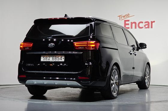 Kia Carnival 9-Seater Noblesse Special — пробег 107 687 км — фото 2 из 5