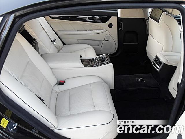 Hyundai Equus VL500 Prestige — пробег 176 024 км — фото 3 из 5