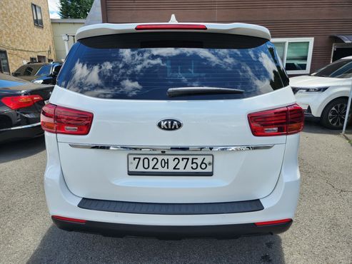 Kia Carnival 11-Seater Deluxe — пробег 92 986 км — фото 2 из 5