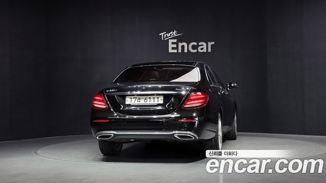 Mercedes-Benz E-Class E220d 4MATIC Avantgarde — пробег 105 697 км — фото 4 из 5