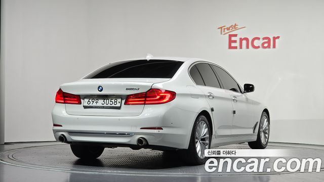 BMW 5-Series 520d Luxury Plus — пробег 74 306 км — фото 2 из 5