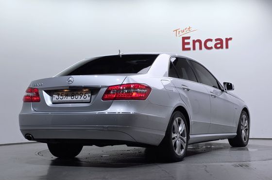 Mercedes-Benz E-Class E200 CGI Avantgarde — пробег 11 534 км — фото 2 из 5