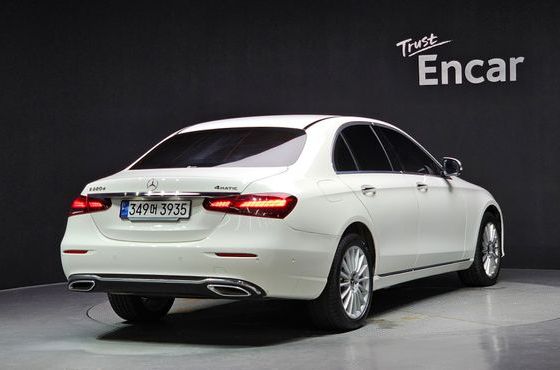 Mercedes-Benz E-Class E220d 4MATIC Exclusive — пробег 5 050 км — фото 2 из 5