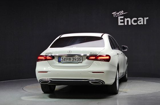 Mercedes-Benz E-Class E220d 4MATIC Exclusive — пробег 5 050 км — фото 4 из 5