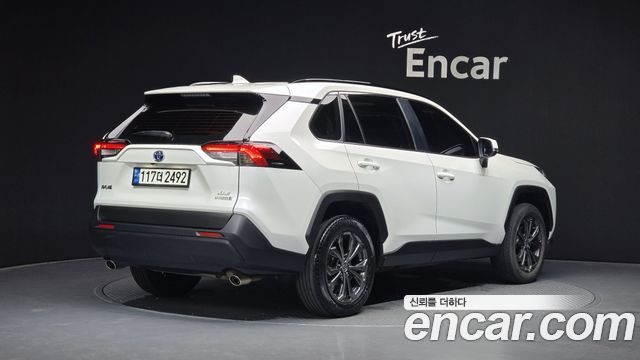 Toyota RAV4 2.5 2WD Hybrid — пробег 40 161 км — фото 2 из 5