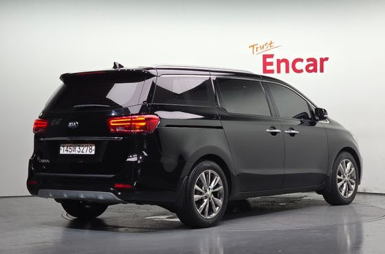 Kia Carnival 9-Seater Prstige — пробег 74 505 км — фото 2 из 5