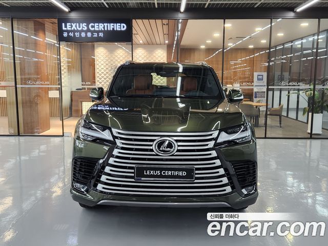 Lexus LX 700h VIP — пробег 4 850 км — фото 3 из 5