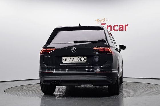 Volkswagen Tiguan 2.0 TDI Premium — пробег 92 127 км — фото 4 из 5