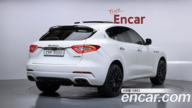 Maserati Levante 3.0 S AWD Premium — пробег 111 753 км — фото 2 из 5