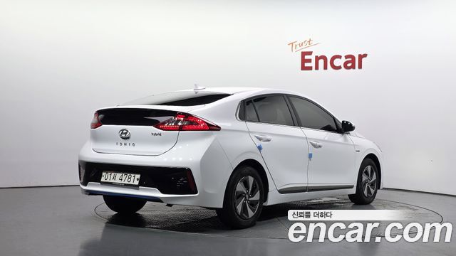 Hyundai Ioniq Q — пробег 167 767 км — фото 2 из 5
