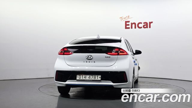 Hyundai Ioniq Q — пробег 167 767 км — фото 4 из 5