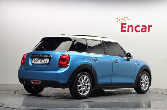 Mini Cooper 5Door HIGH 3rd — пробег 35 910 км — фото 2 из 5