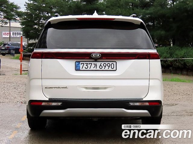 Kia Carnival Gasoline 11-Seater Prestige — пробег 391 655 км — фото 4 из 5