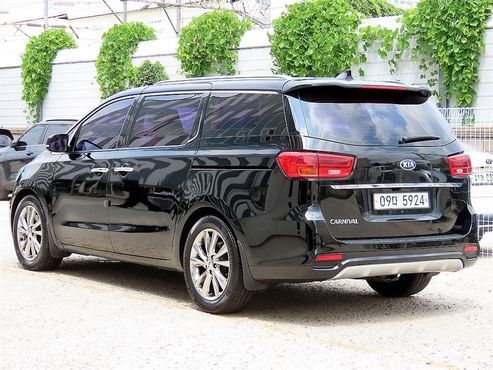 Kia Carnival 9-Seater Prstige — пробег 142 680 км — фото 3 из 5